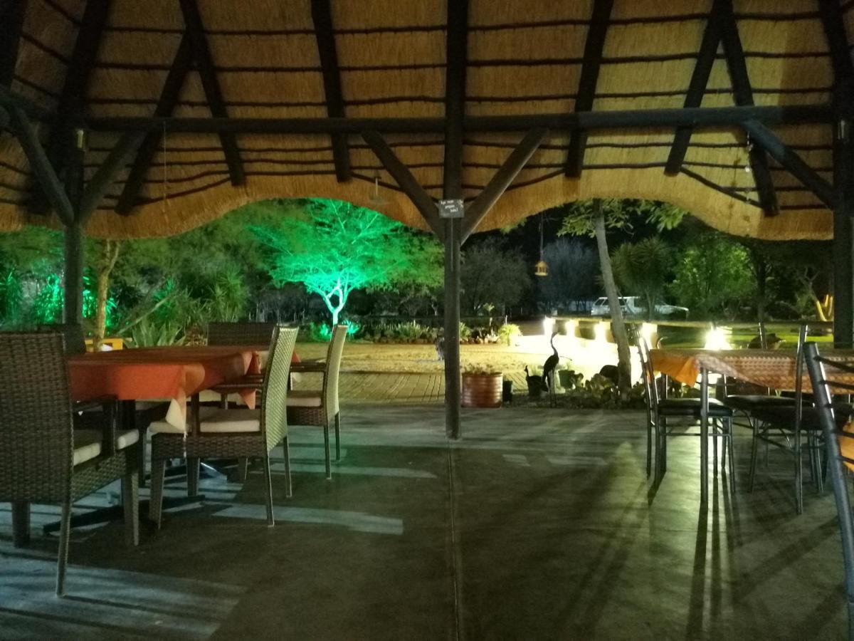 Lion'S Den Guesthouse Otjiwarongo Zewnętrze zdjęcie