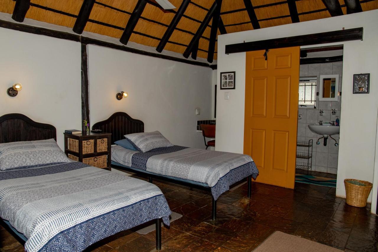 Lion'S Den Guesthouse Otjiwarongo Zewnętrze zdjęcie