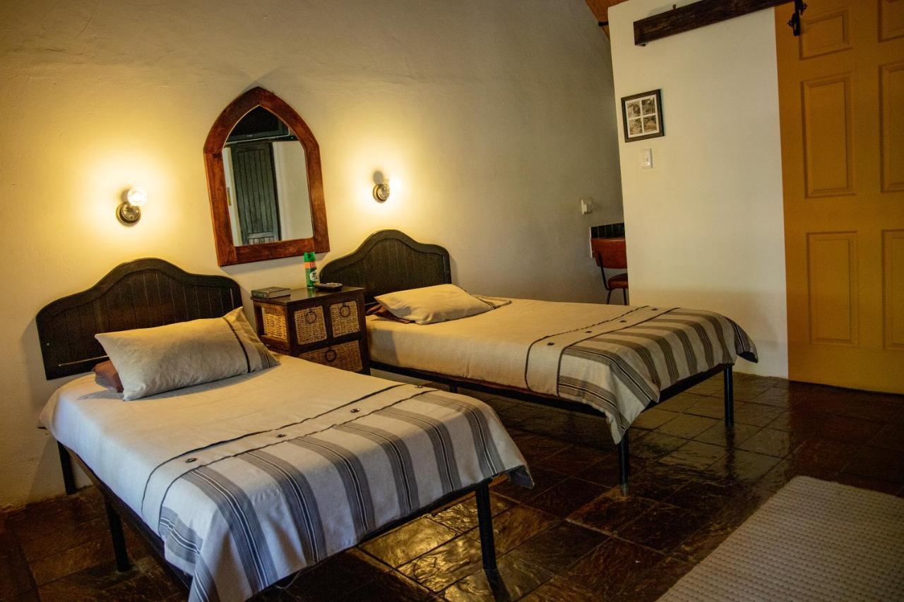 Lion'S Den Guesthouse Otjiwarongo Zewnętrze zdjęcie