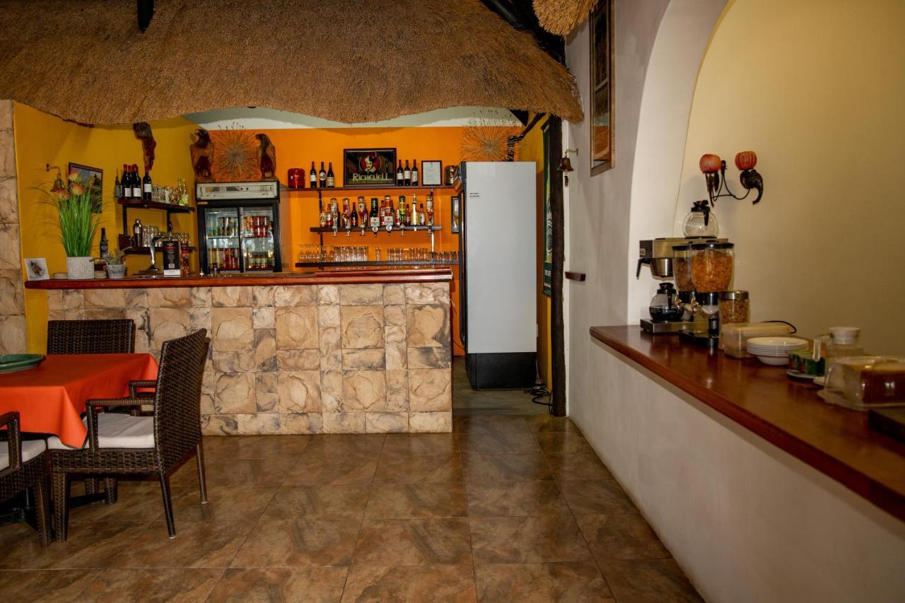 Lion'S Den Guesthouse Otjiwarongo Zewnętrze zdjęcie